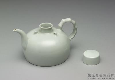 图片[2]-Porcelain teapot with three-knots and bamboo-shaped handle in white glaze, 15th century, Ming dynasty-China Archive